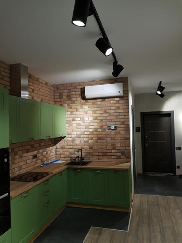 Установка кондиционера на стадии ремонта