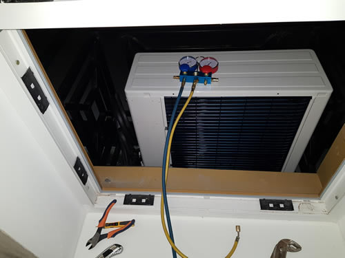 Установка кондиционера на стадии ремонта